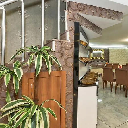 Budo Hotel 3*